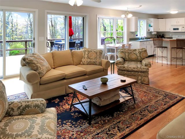 12 Dogwood Lane, Shelter Island, NY 11964