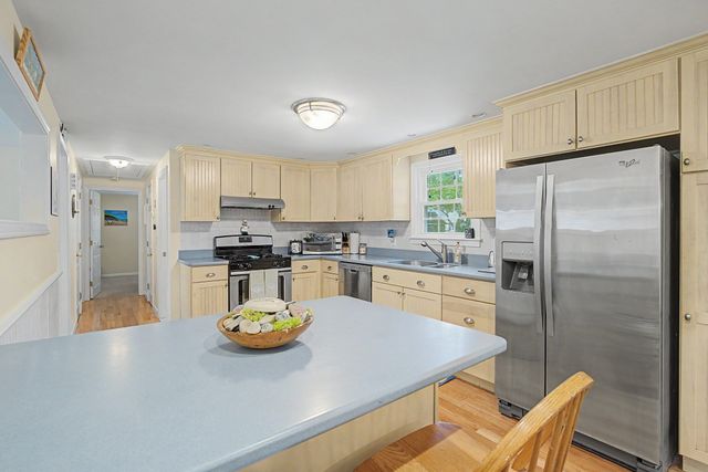 8 Gold Finch Ln, Dennis, MA 02660