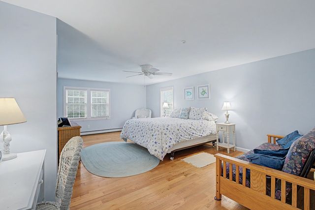 8 Gold Finch Ln, Dennis, MA 02660