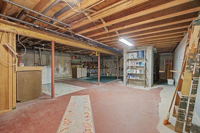 8 Gold Finch Ln, Dennis, MA 02660