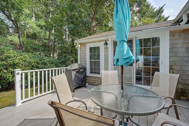 8 Gold Finch Ln, Dennis, MA 02660