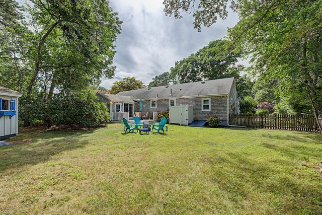 8 Gold Finch Ln, Dennis, MA 02660