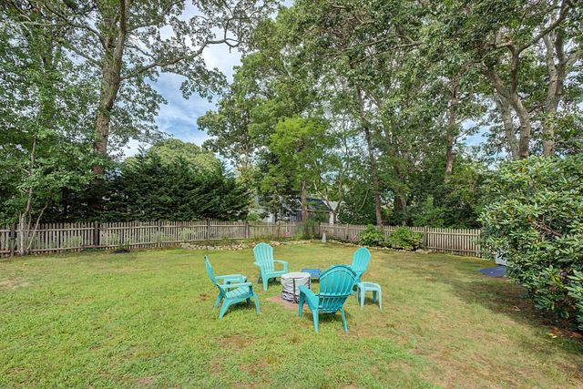 8 Gold Finch Ln, Dennis, MA 02660