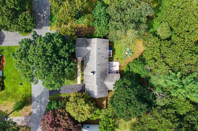 8 Gold Finch Ln, Dennis, MA 02660