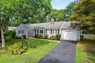 8 Gold Finch Ln, Dennis, MA 02660