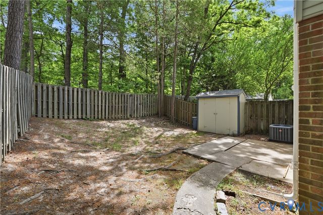 1513 Heritage Hill Dr, Henrico, VA 23238