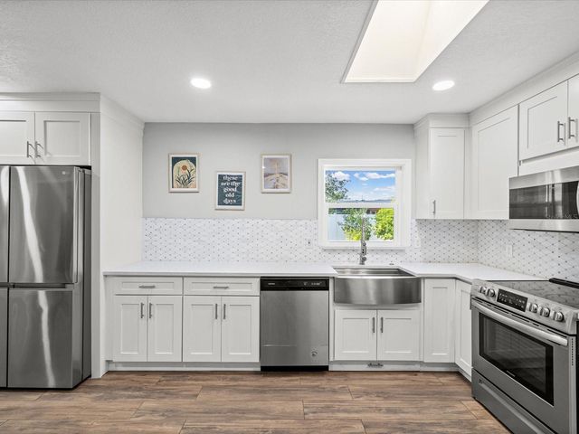 7910 W POCAHONTAS AVENUE, Tampa, FL 33615