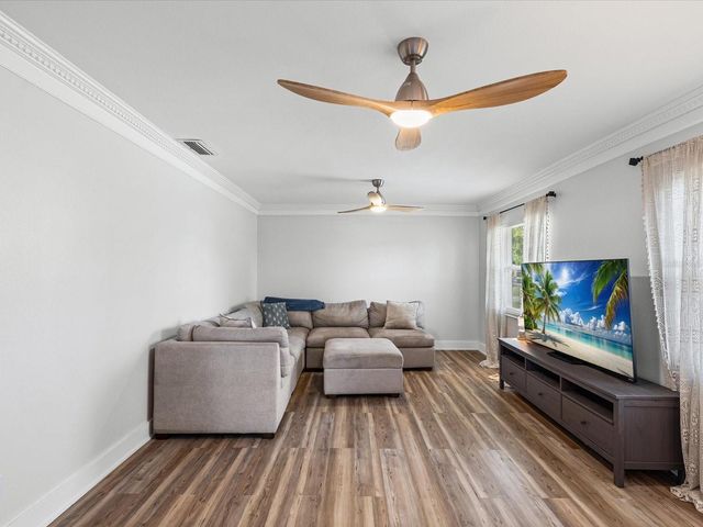 7910 W POCAHONTAS AVENUE, Tampa, FL 33615