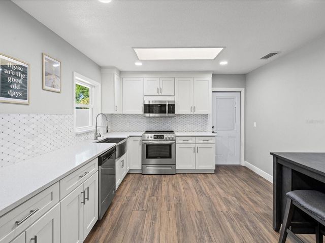 7910 W POCAHONTAS AVENUE, Tampa, FL 33615