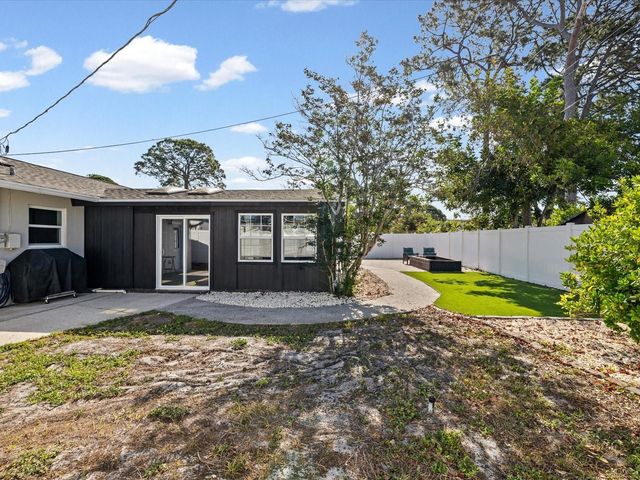 7910 W POCAHONTAS AVENUE, Tampa, FL 33615