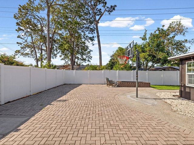 7910 W POCAHONTAS AVENUE, Tampa, FL 33615