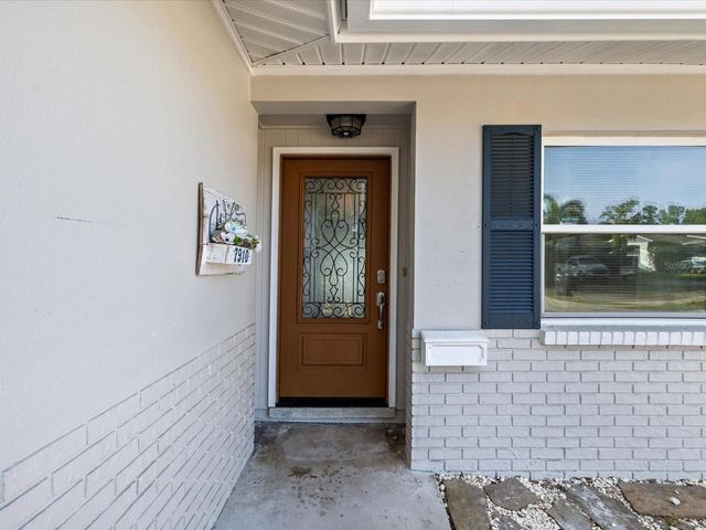 7910 W POCAHONTAS AVENUE, Tampa, FL 33615