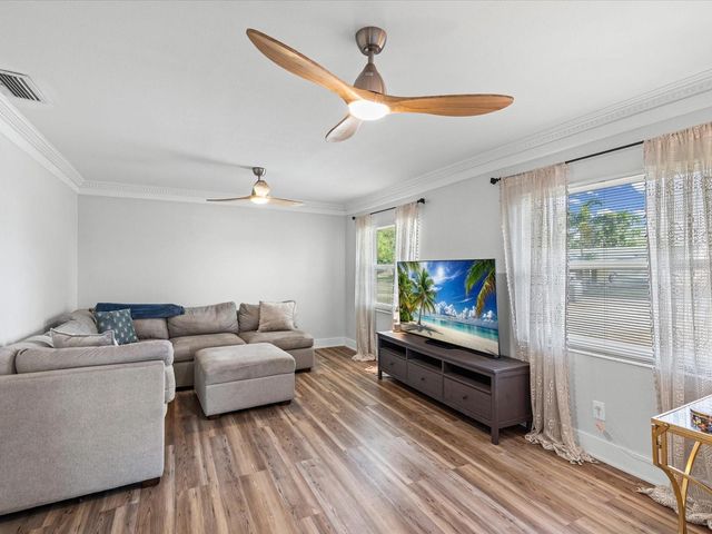 7910 W POCAHONTAS AVENUE, Tampa, FL 33615