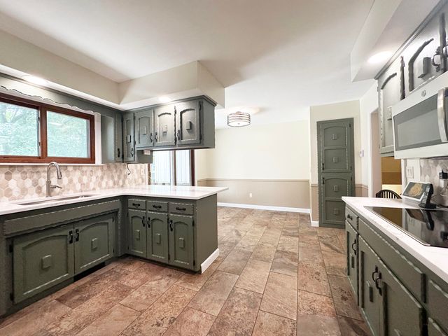2550 E Sparkleberry Lane, Springfield, MO 65804