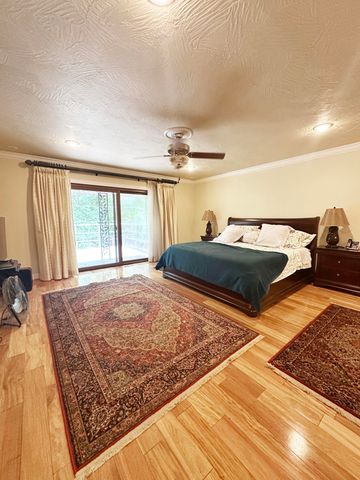 2550 E Sparkleberry Lane, Springfield, MO 65804