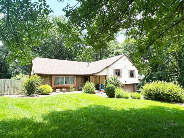 2550 E Sparkleberry Lane, Springfield, MO 65804