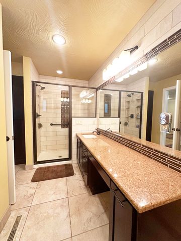 2550 E Sparkleberry Lane, Springfield, MO 65804