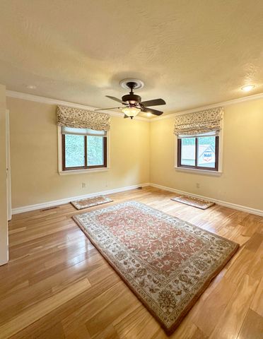 2550 E Sparkleberry Lane, Springfield, MO 65804