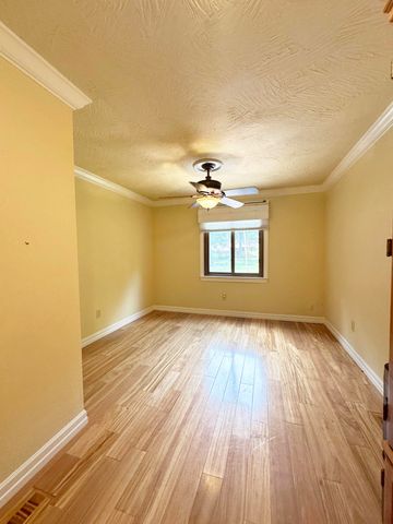 2550 E Sparkleberry Lane, Springfield, MO 65804