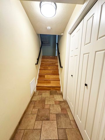 2550 E Sparkleberry Lane, Springfield, MO 65804
