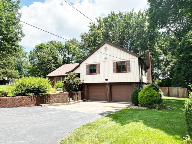 2550 E Sparkleberry Lane, Springfield, MO 65804