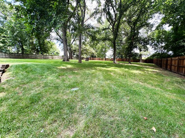 2550 E Sparkleberry Lane, Springfield, MO 65804