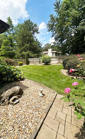 2550 E Sparkleberry Lane, Springfield, MO 65804