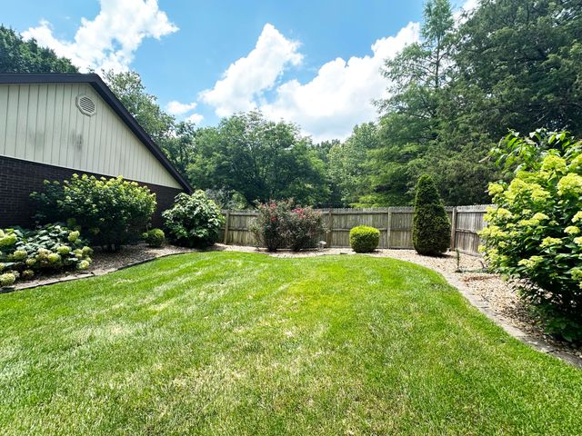 2550 E Sparkleberry Lane, Springfield, MO 65804