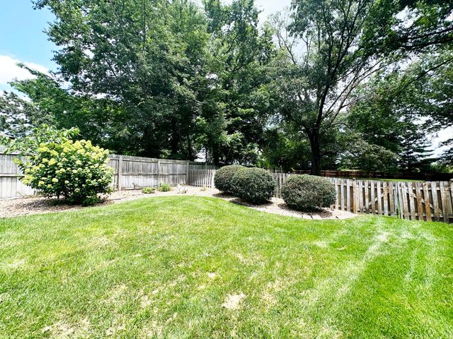 2550 E Sparkleberry Lane, Springfield, MO 65804