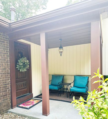 2550 E Sparkleberry Lane, Springfield, MO 65804