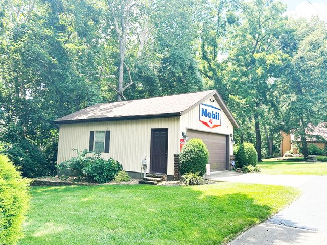 2550 E Sparkleberry Lane, Springfield, MO 65804