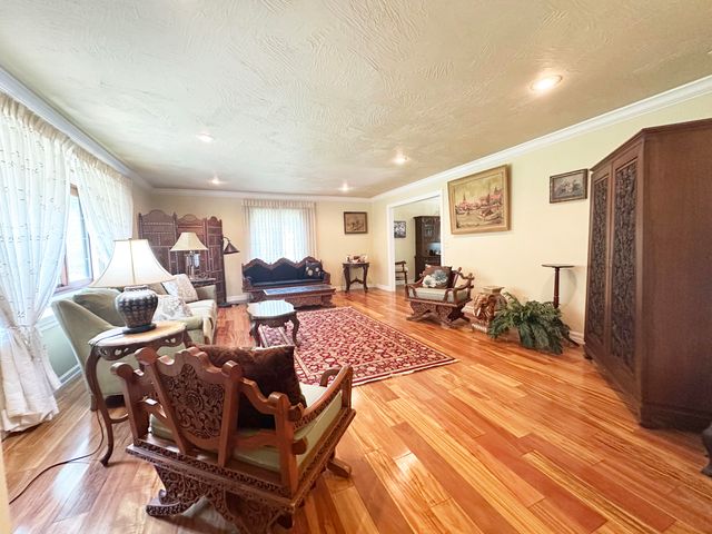 2550 E Sparkleberry Lane, Springfield, MO 65804
