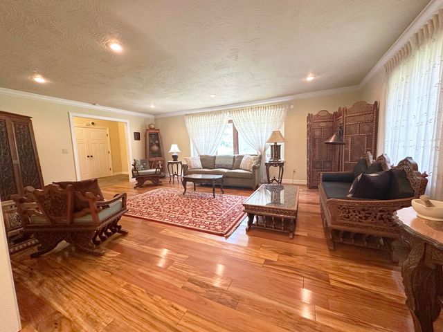 2550 E Sparkleberry Lane, Springfield, MO 65804