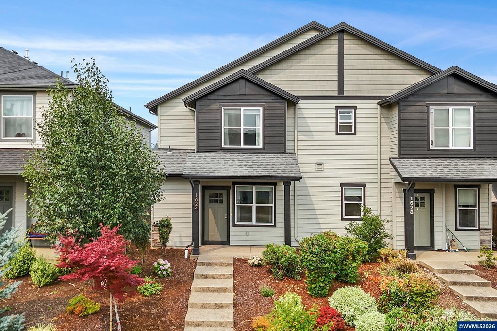 Image 1 of property listing at 1624 SE Barberry Av, Dallas, OR 97338