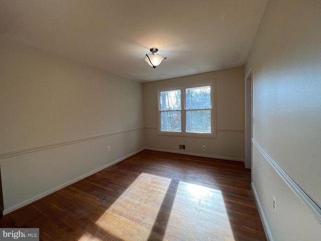 9206 SAINT ANDREWS PL, College Park, MD 20740