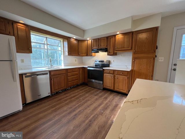 9206 SAINT ANDREWS PL, College Park, MD 20740