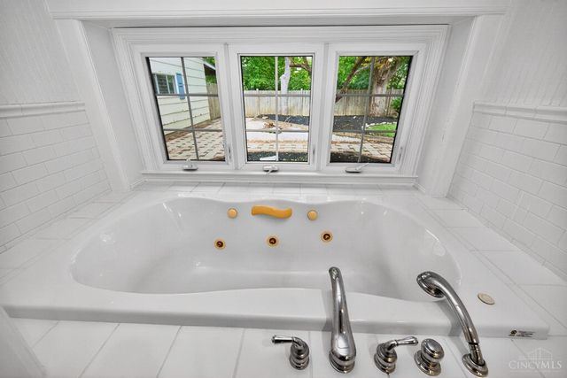 210 Anton Court, Centerville, OH 45458