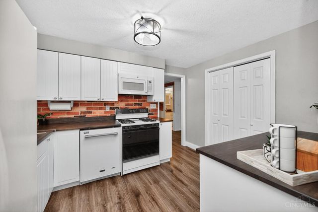 210 Anton Court, Centerville, OH 45458