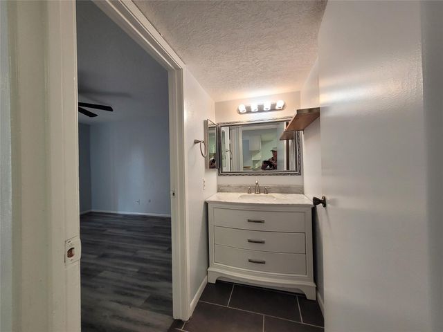 3919 Fairmont Parkway 180, Pasadena, TX 77504
