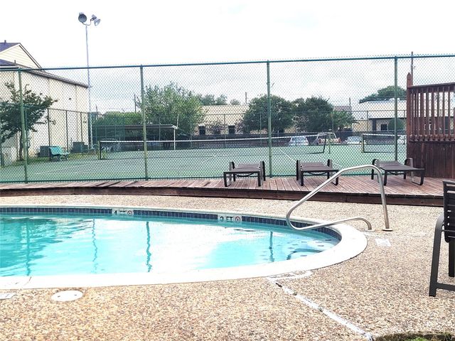3919 Fairmont Parkway 180, Pasadena, TX 77504