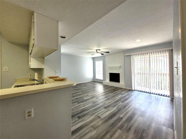 3919 Fairmont Parkway 180, Pasadena, TX 77504