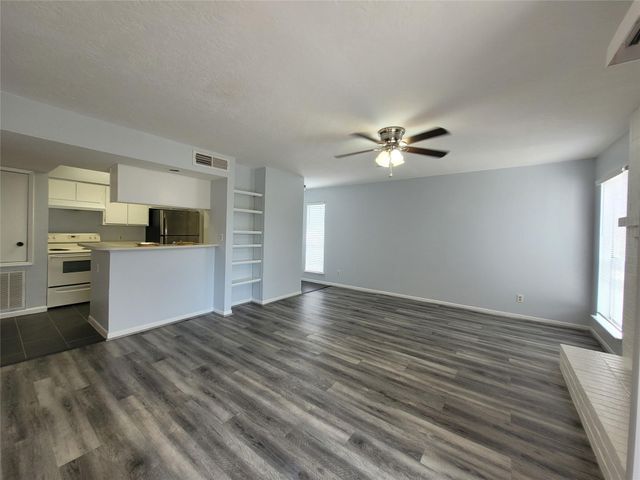 3919 Fairmont Parkway 180, Pasadena, TX 77504