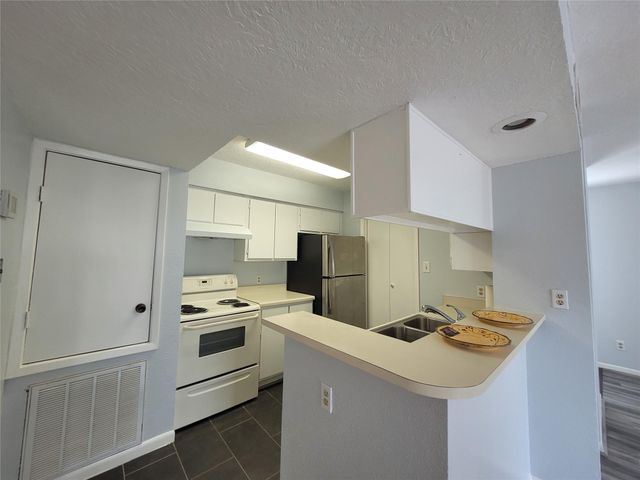 3919 Fairmont Parkway 180, Pasadena, TX 77504