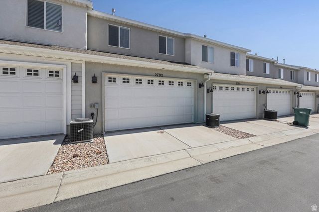 2792 N FIGHTING FALCON ST, Layton, UT 84040
