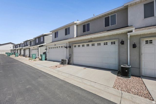 2792 N FIGHTING FALCON ST, Layton, UT 84040