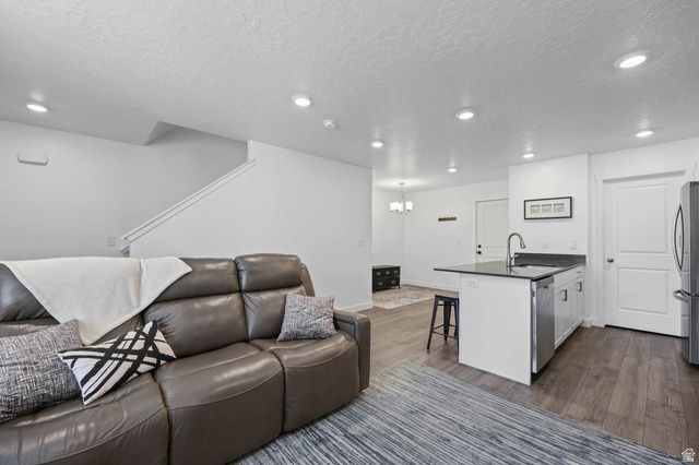 2792 N FIGHTING FALCON ST, Layton, UT 84040