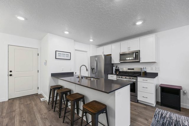 2792 N FIGHTING FALCON ST, Layton, UT 84040