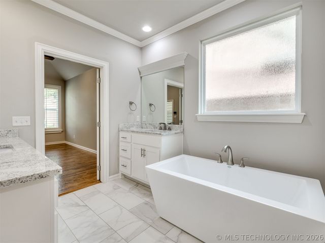 9745 E 116th Place S, Bixby, OK 74008