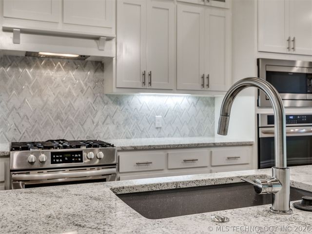 9745 E 116th Place S, Bixby, OK 74008