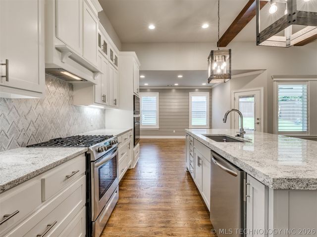 9745 E 116th Place S, Bixby, OK 74008